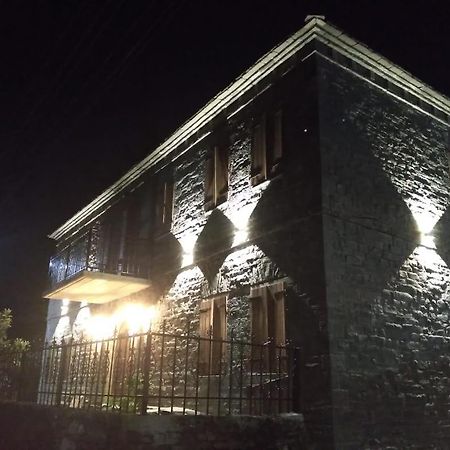 House Of Roses Permet Luaran gambar
